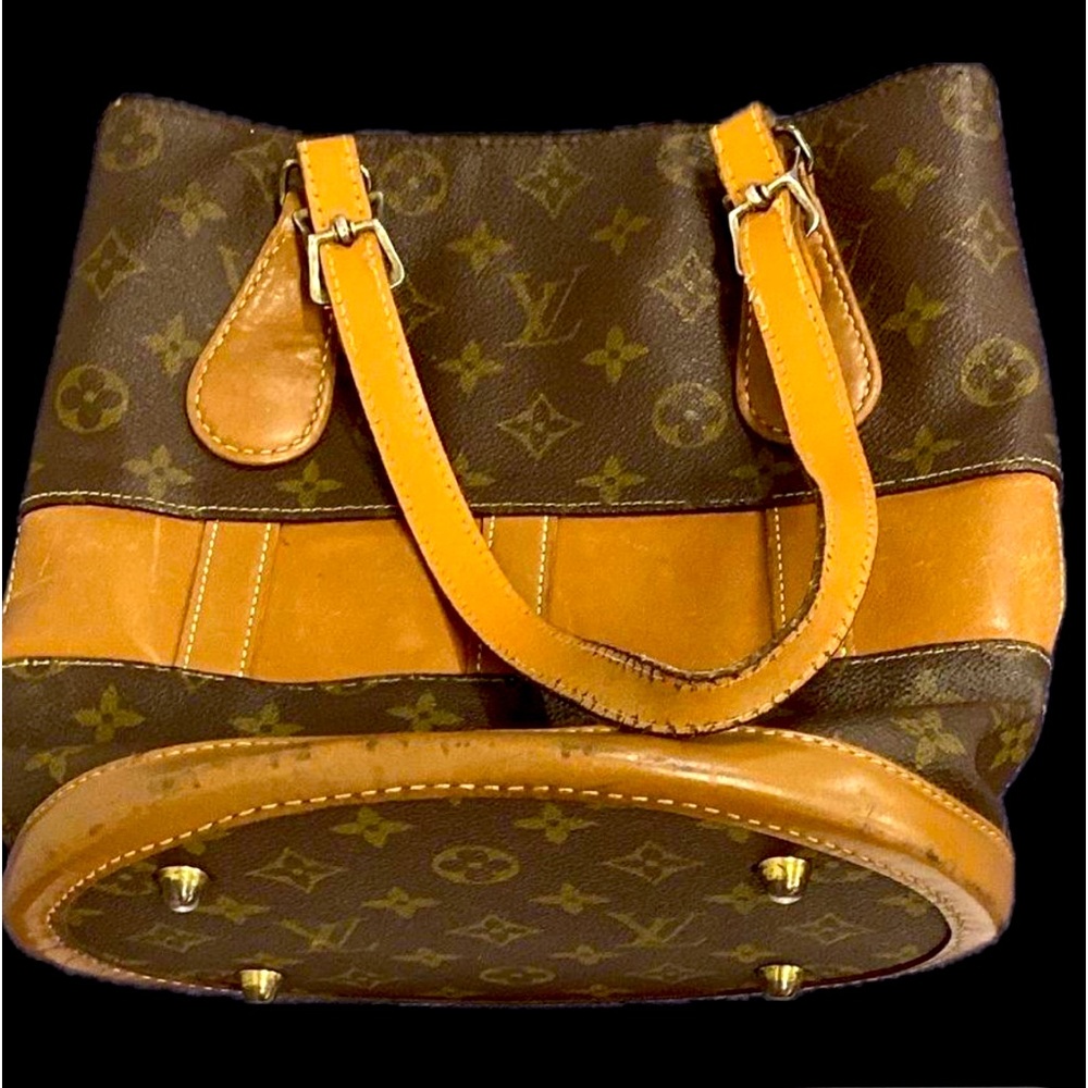 Louis Vitton bucket purse in signature color and pattern